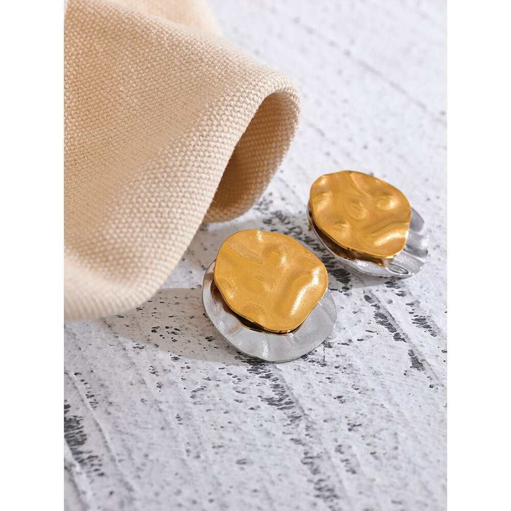 Brinco Orgânico Martelado Duplo Banhado a Ouro 18K | Coleção Firenze