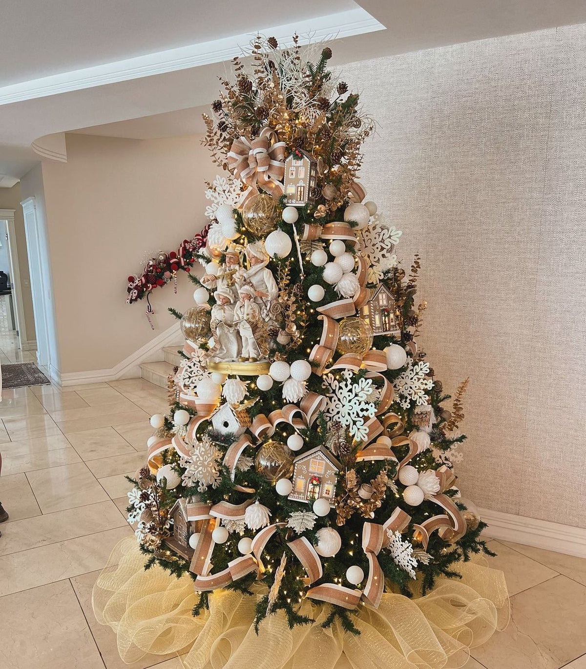 Árvore de Natal + Decoração 360º Branco - 2,40 Metros